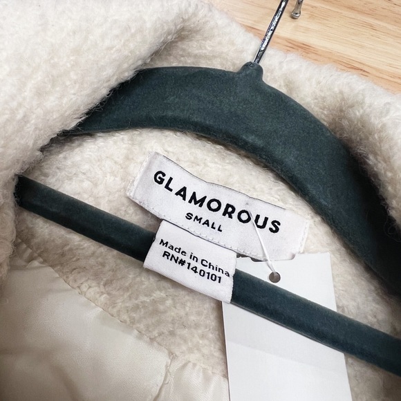 Glamorous white trench coat - Picture 3 of 3